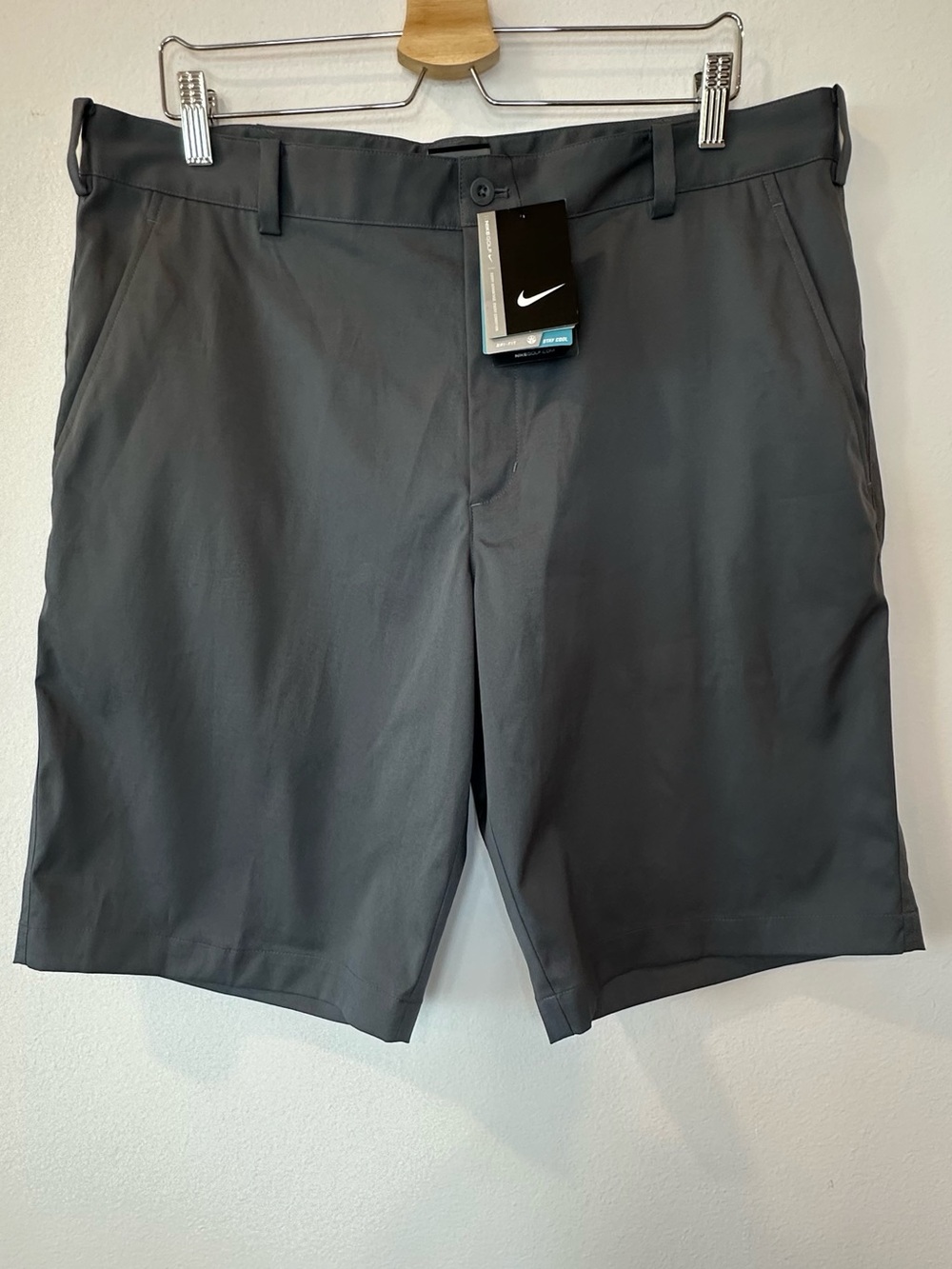 NWT, Nike Men's Flat-Front Gray Performance Golf Shorts
